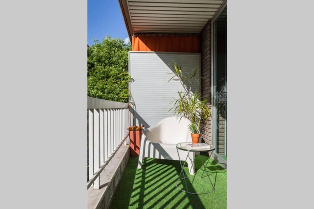 Апартаменты Art House Renoir Plaza Universitat Sant Antoni
